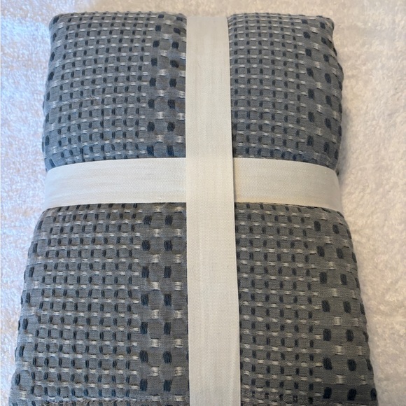 Pottery Barn - Waffle Weave Standard Light Chambray/Gray Pillow Sham. 26x20 NEW - Picture 5 of 6